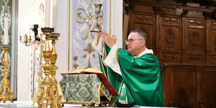 Don Antonio Maria Forgione lascia Santa Maria di Betlem a Modica dopo 17 anni per andare a Ispica. Don Stella tiene San Pietro e aggiunge la parrocchia del SS. Salvatore