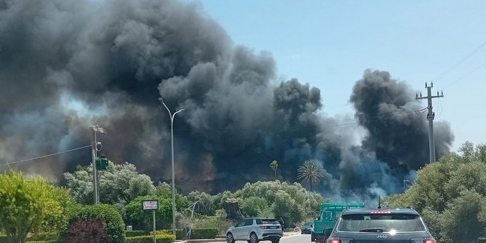 Inferno di fuoco sulla vecchia strada Modica Marina di Modica: distrutto il Vivaio Careno, lambita dalle fiamme la sala ricevimenti Chimera con il giardino divorato dal rogo