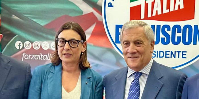 Ufficializzato l’ingresso del sindaco di Modica Maria Monisteri a Forza Italia: sancita la rottura definitiva con la Dc dell’on. Abbate, nelle cui fila era stata eletta. Nuovi scenari politici