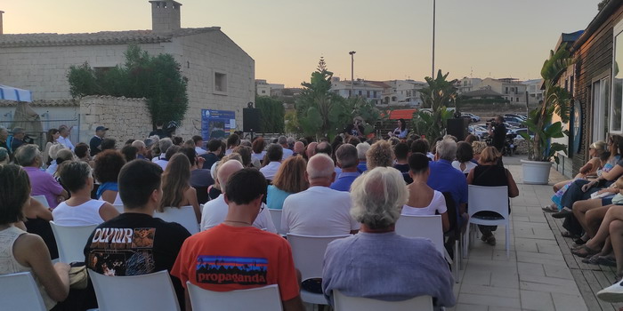 Sul filo del pensiero classico il filosofo Matteo Saudino affronta i dilemmi della vita e la chiave di lettura dei dubbi e delle meraviglie