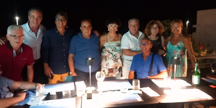 L’allegra rimpatriata della gloriosa 5a C del liceo scientifico Cannizzaro di Vittoria a quasi mezzo secolo dalla maturità