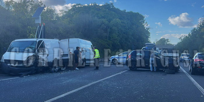 Violento scontro tra un furgone e un’auto carambolata al centro della carreggiata sullo scorrimento veloce Modica Marina di Modica