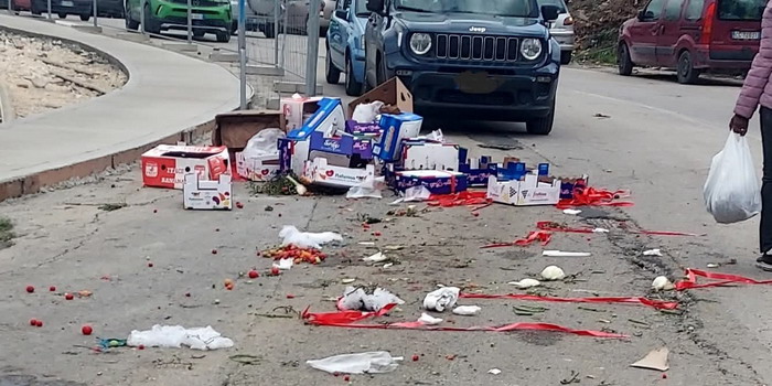 Ecco come si riduce la zona vicino allo stadio a Modica dopo il mercato: solo una eccezione o potrebbe essere la regola? Residenti indignati Ecco come si riduce la zona vicino allo stadio a Modica dopo il mercato: solo una eccezione o potrebbe essere la regola? Residenti indignati