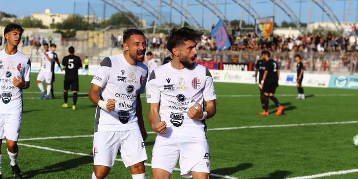 Il Modica Calcio “stende” la Leonfortese grazie a una doppietta di Belluso e il gol sigillo di Savasta e si conferma capolista con l’Avola