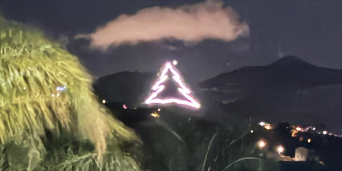 L’albero di Natale più grande della Sicilia realizzato a led (sul modello di Gubbio) si trova in territorio di Montelepre, nel Palermitano