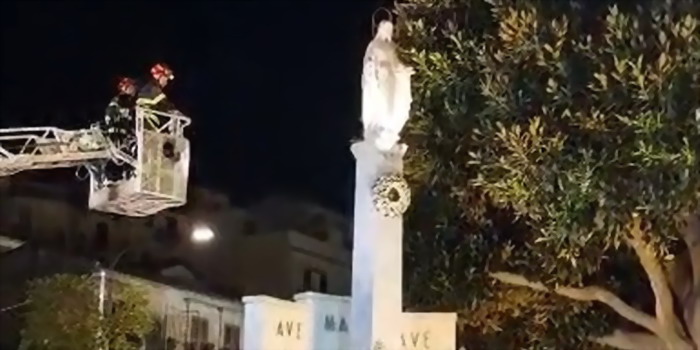 VIDEO – E’ tornata dopo anni di assenza la processione del simulacro della Madonna Immacolata a Modica tra decine di fedeli
