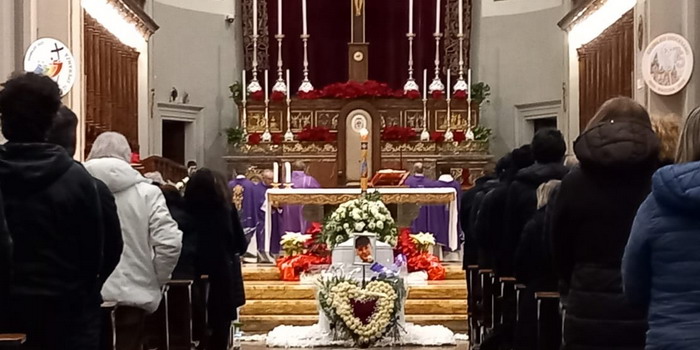 Si è svolto in una giornata fredda e piovosa l’ultimo saluto a Flavio Dimartino, il 19enne di Ragusa morto in un incidente stradale