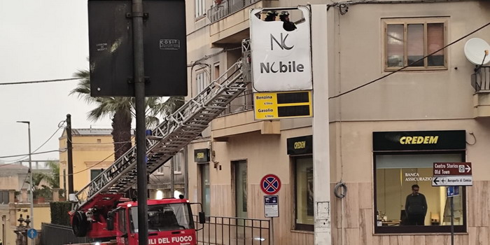 Cedimento di alcuni muri di contenimento dei terreni agricoli allagati dalla pioggia nel Modicano. Cartelloni pericolanti, alberi caduti
