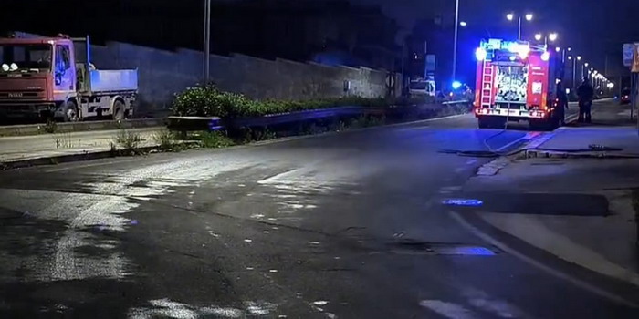 Perdita di gas metano a Ragusa, resta chiusa la corsia di destra di via Achille Grandi direzione Marina. Vigili del fuoco hanno evitato danni Perdita di gas metano a Ragusa, resta chiusa la corsia di destra di via Achille Grandi direzione Marina. Vigili del fuoco hanno evitato danni