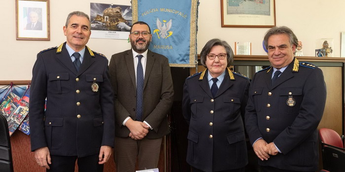 Approvato il nuovo regolamento della polizia locale a Ragusa: gli agenti saranno dotati di bodycam, bastone telescopico e spray urticante