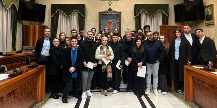 I giovani del progetto “Voglio Dire” simulano il consiglio comunale a Modica. Focus Street Art e Consulta Giovanile