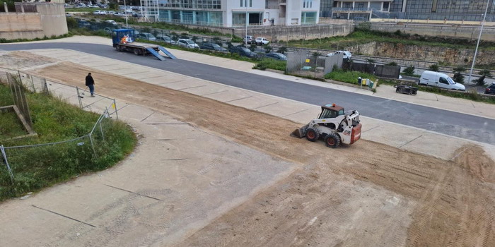 Cambia volto il parcheggio del padiglione B dell'ospedale Maggiore di Modica: niente più fango e buche, e c'è un percorso pedonale