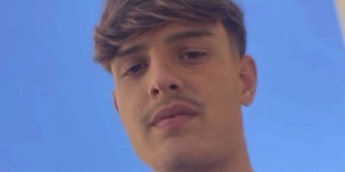 Tragedia ad Acate: il 18enne Salvo “Tatò” Petino è stato trovato morto in casa, forse per un malore improvviso. Un intero paese sconvolto Tragedia ad Acate: il 18enne Salvo “Tatò” Petino è stato trovato morto in casa, forse per un malore improvviso. Un intero paese sconvolto
