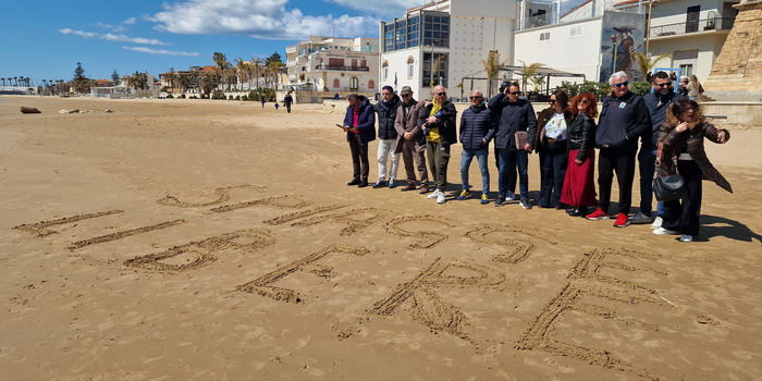 “Spiagge libere”: iniziativa del Pd in piazza Torre a Marina di Ragusa per la tutela della libera fruizione del litorale “Spiagge libere”: iniziativa del Pd in piazza Torre a Marina di Ragusa per la tutela della libera fruizione del litorale