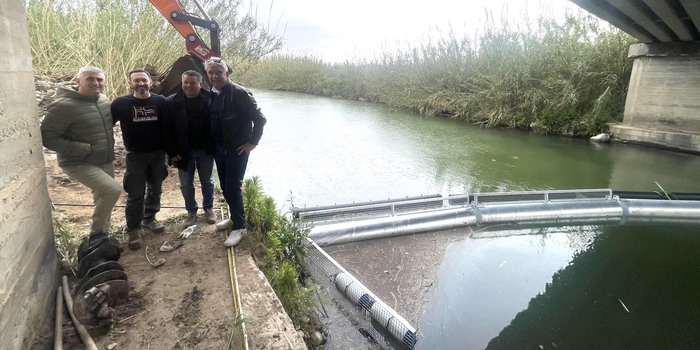 Ecco le gabbie acchiappa plastiche per le tutela ambientale del fiume Irminio. Una misura d’avanguardia modello di riferimento in Italia