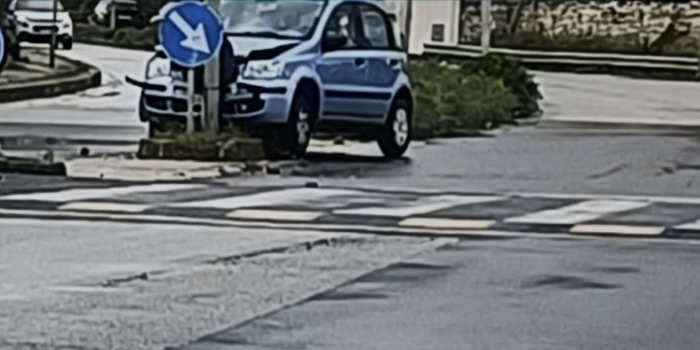 Panda contro lampione della luce a Modica: un ferito