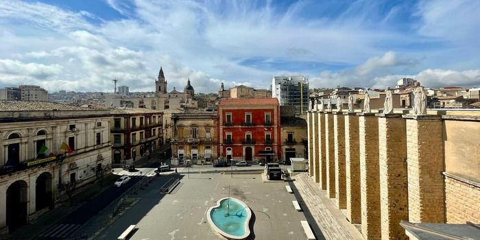 Via libera al piano di spesa 2025 della legge su Ibla: tra gli interventi un teatro all'aperto ai giardini iblei e il restyling di piazza Poste