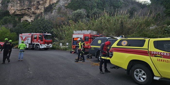 La città di Ispica ha celebrato la Pasqua con il dolore nel cuore per la morte di Alessandro a soli 36 anni: “U Ncuontru vicino al suo bar” La città di Ispica ha celebrato la Pasqua con il dolore nel cuore per la morte di Alessandro a soli 36 anni: “U Ncuontru vicino al suo bar”