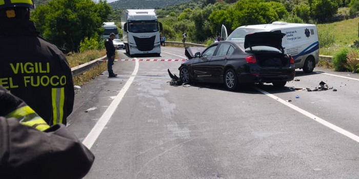 4 feriti nel violento scontro tra 3 auto sulla strada statale 115 Ragusa Modica, nei pressi del ponte Costanzo. Traffico rallentato e deviazioni