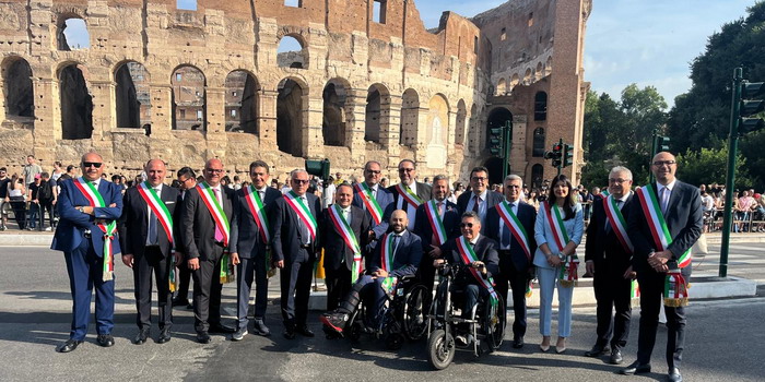 Il sindaco di Giarratana Giaquinta rappresenta la provincia di Ragusa alla parata del 2 giugno a Roma per gli 80 anni della Repubblica