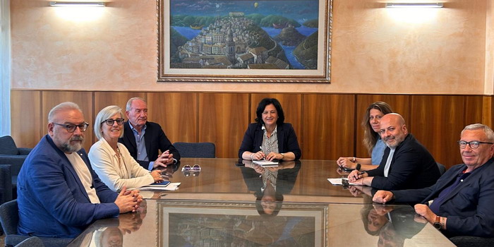 Il futuro turistico della fascia costiera iblea al centro di un vertice tra Confcommercio e il presidente del libero consorzio di Ragusa
