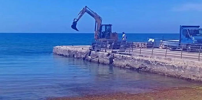 Recuperato e messo in sicurezza il 75% del moletto di Marina di Modica semidistrutto dal ciclone Harry. Permangono ancora i divieti