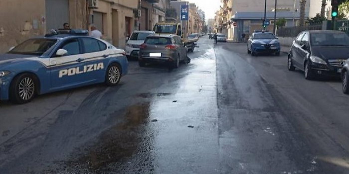 Invaso da olio motore e carburante il manto stradale di via Generale Cascino a Vittoria: un'auto fuori controllo tampona altri veicoli