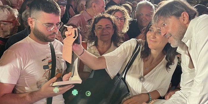 Emmanuel Carrère, incantato dalla bellezza barocca di Modica, impreziosisce Scenari 2026. Grande pubblico per Valeria Bruni Tedeschi e Sigfrido Ranucci