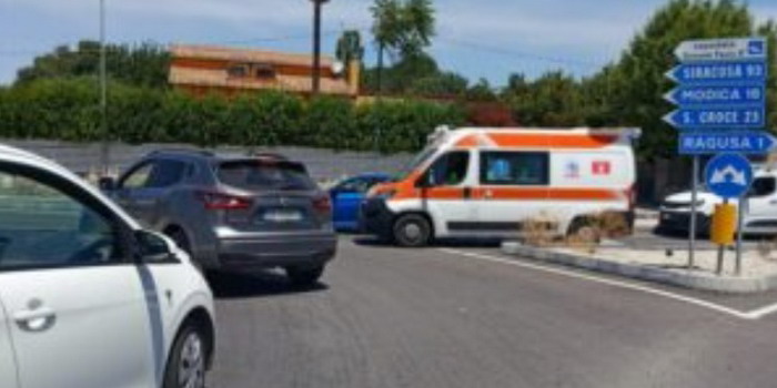 Code infernali di veicoli in via Fieramosca a Ragusa per lavori vari, pure le ambulanze bloccate nel traffico. Automobilisti infuriati