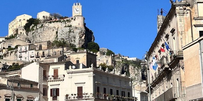 L'anno zero del centro storico di Modica tra degrado, desertificazione e spopolamento. Il comitato accusa: 