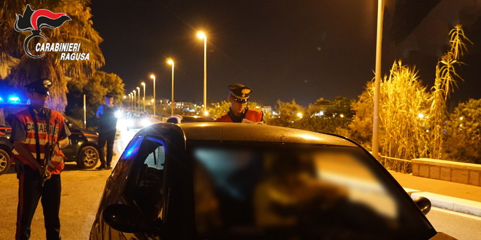 Movida a Marina di Ragusa: controlli dei Carabinieri sul divieto di vendita di alcolici ai minori e sul rispetto delle ordinanze sindacali