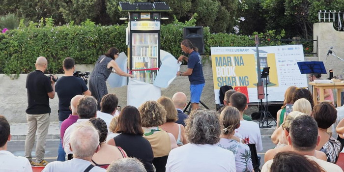 Marina di Modica accoglie la cultura condivisa: inaugurata la “Little Free Library” in piazza