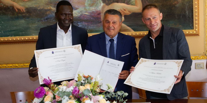 Gli atleti Haile Gebrselassie, Paul Tergat e Stefano Baldini sono diventati sciclitani. Il sindaco Marino conferisce la cittadinanza onoraria