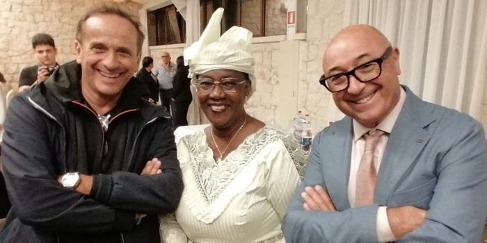 Cena di beneficenza tra cibi africani e modicani per rafforzare il ponte solidale con la Costa d’Avorio. Uccio De Santis testimonial e animatore d'eccezione