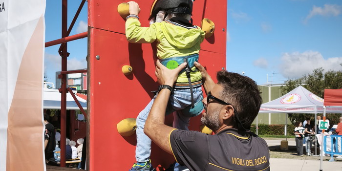 “Pompieropoli” a Ragusa: una giornata tra sicurezza, empatia e amicizia. La gioia dei bimbi di diventare “Pompiere per un giorno” “Pompieropoli” a Ragusa: una giornata tra sicurezza, empatia e amicizia. La gioia dei bimbi di diventare “Pompiere per un giorno”